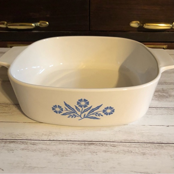 Vintage Corningware Blue Cornflower Design 7” square Casserole Dish with… - Picture 3 of 8